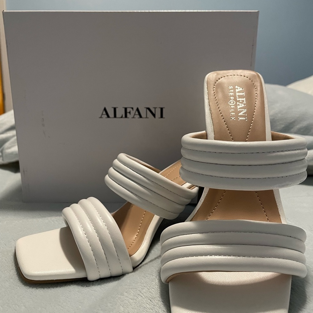 NWOT Alfani Women's Stantonn Quilted Slide Dress Sandals, white leather, Size 5